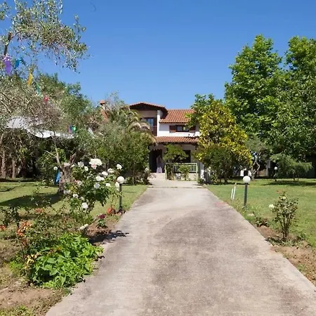 빌라 Wonderful With Huge Yard, Close To The Beach 에파노미
