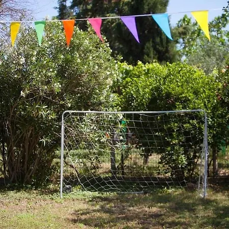 Wonderful With Huge Yard, Close To The Beach *