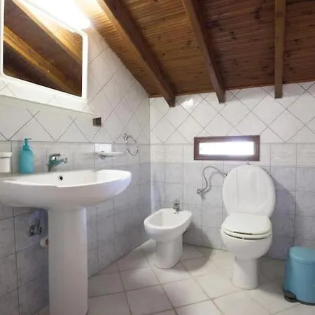 빌라 Wonderful With Huge Yard, Close To The Beach *
