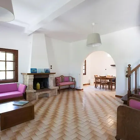 Wonderful With Huge Yard, Close To The Beach *