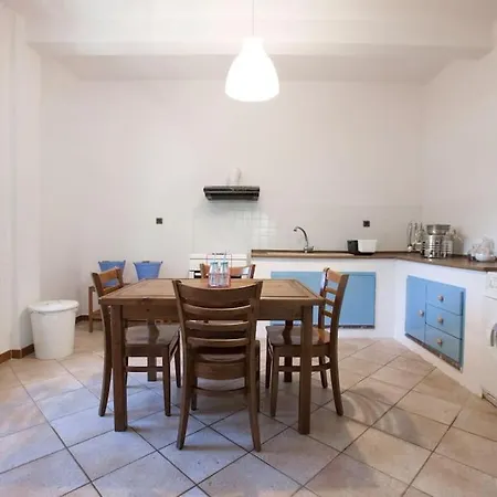 Wonderful With Huge Yard, Close To The Beach *
