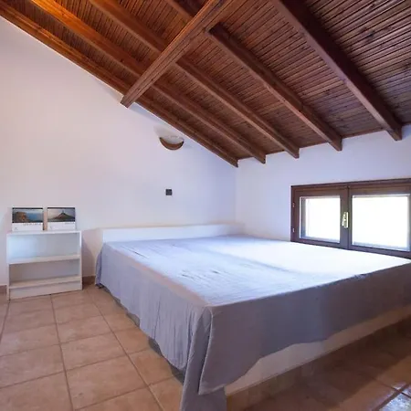 Wonderful With Huge Yard, Close To The Beach *